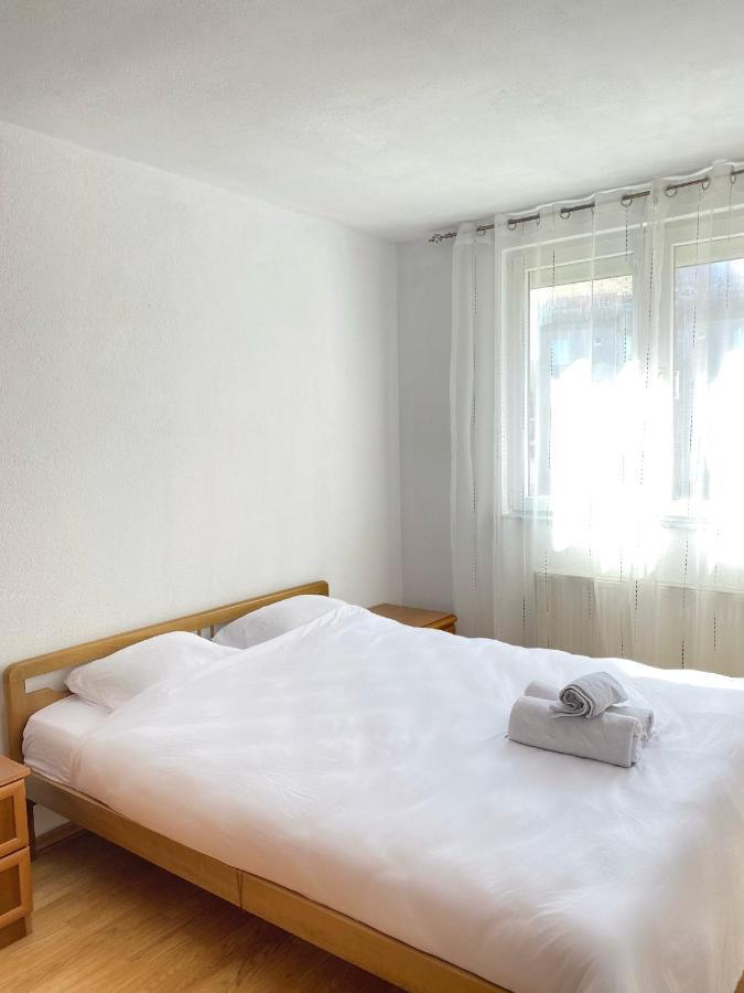 Zogu Apartments - City Center プリシュティナ エクステリア 写真